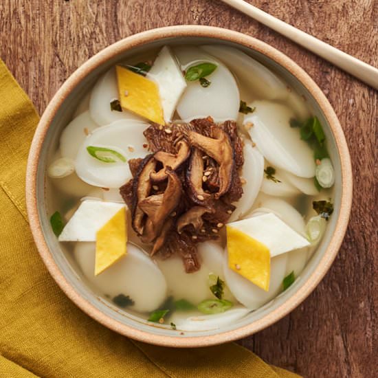 Dduk Guk (Korean Rice Cake Soup)