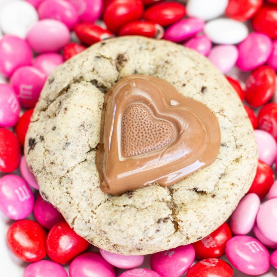 Strawberry Oreo cookies