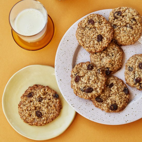 Vegan Oatmeal Raisin Cookies