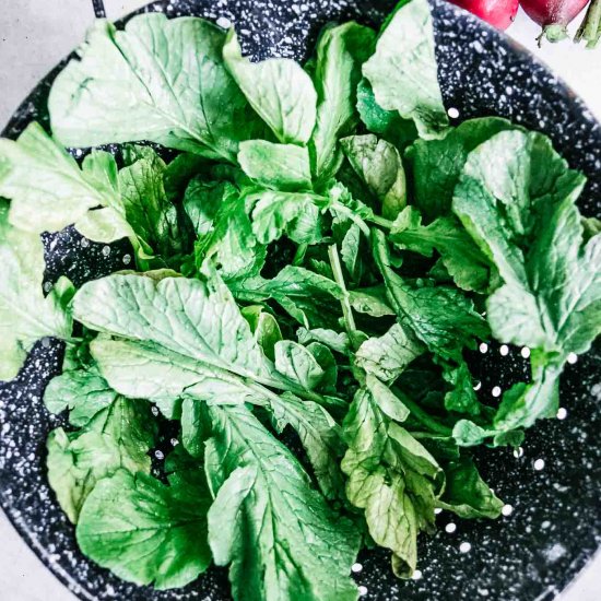 How to Wash Radish Leaves