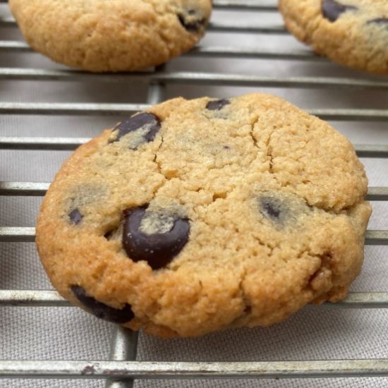 keto chocolate chip cookies