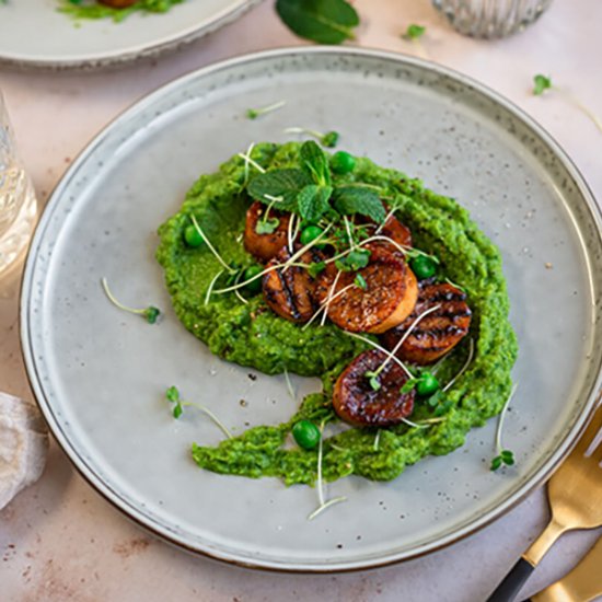 VEGAN SCALLOPS WITH PEA PUREE