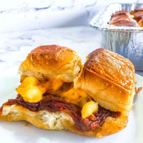 Mac & Cheese Pulled Pork Sliders