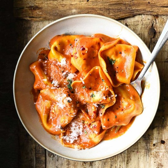 Tortelloni in Tomato Basil Cream