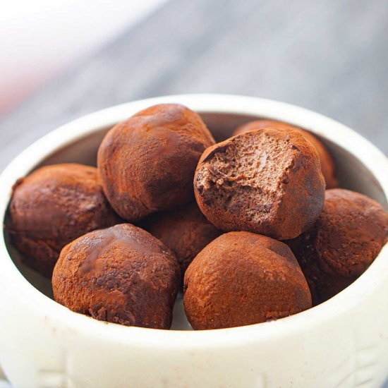 Easy Keto Chocolate Truffles