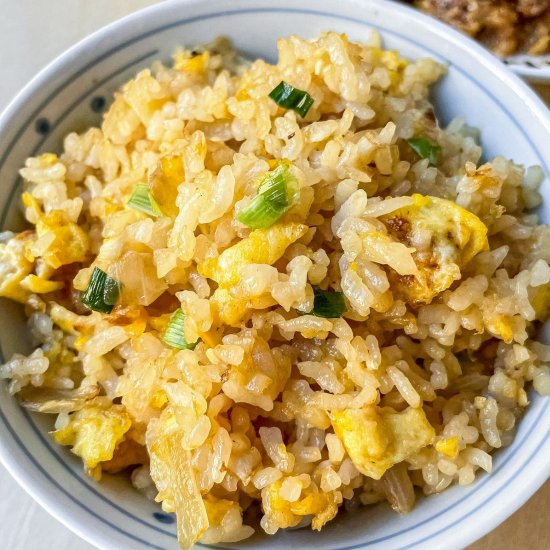 Easy Garlic Fried Rice with Egg