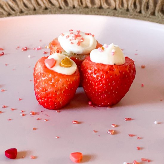 Easy Cheesecake Strawberries