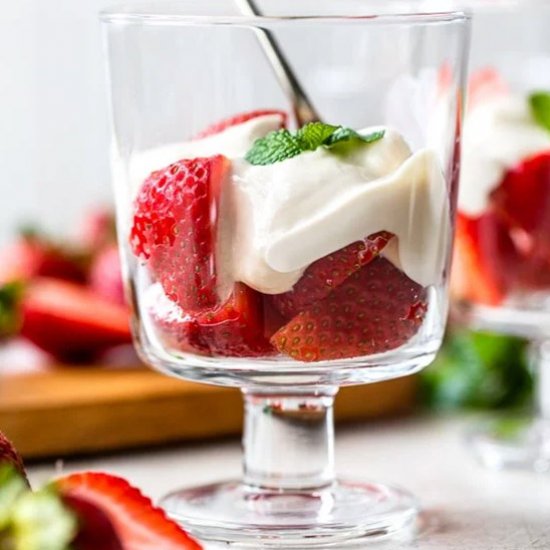 3-Ingredient Strawberries Romanoff