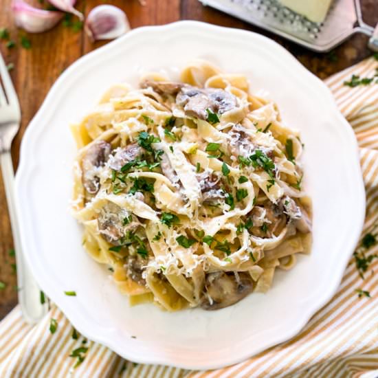 Creamy Mushroom & Garlic Pasta