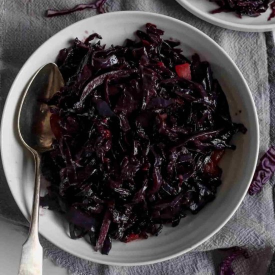 Easy Braised Red Cabbage