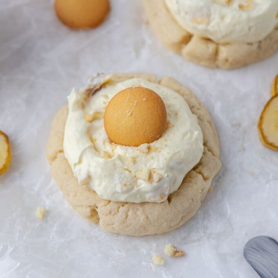 Crumbl banana cream pie cookies