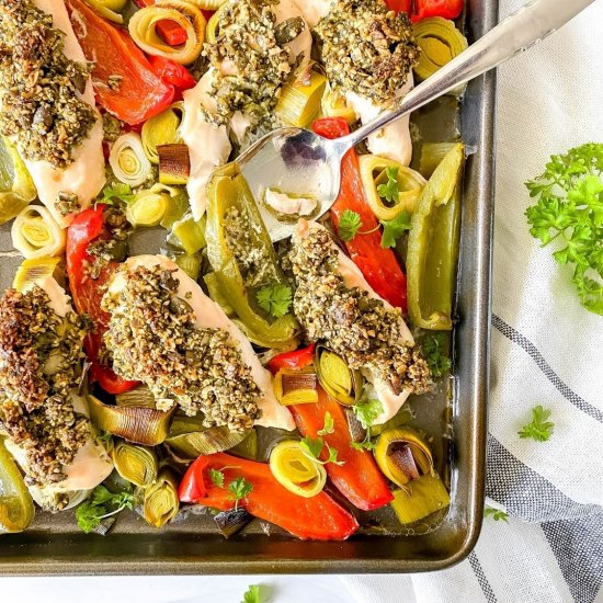 Pesto chicken tray bake