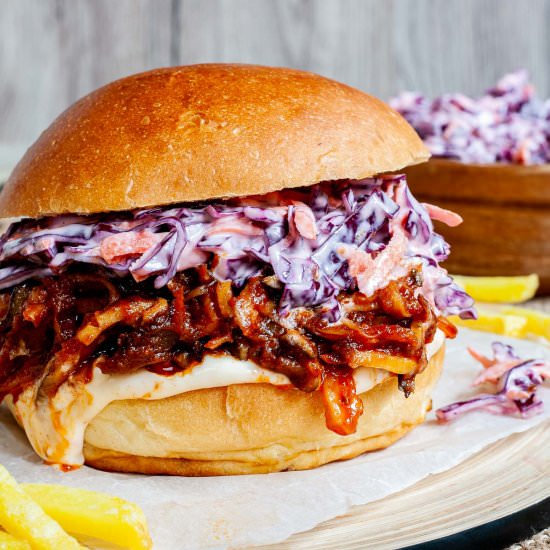 Vegan Pulled Pork Burger