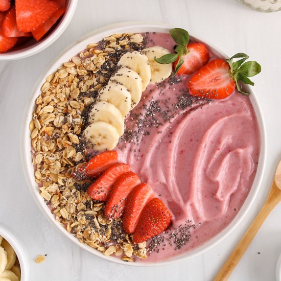 Strawberry Banana Smoothie Bowl