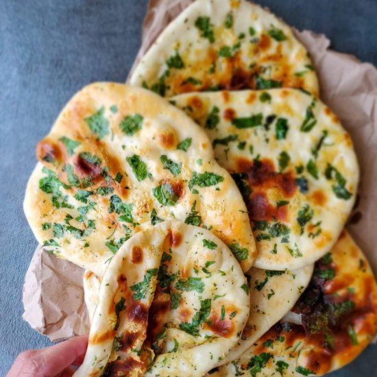 Easy Buttery Garlic Naan