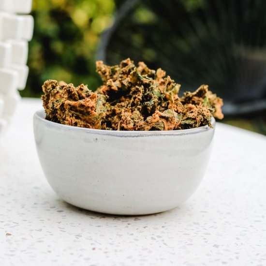 THE ULTIMATE CHEEZY KALE CHIPS