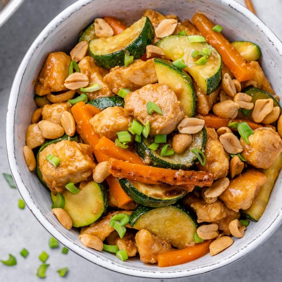 EASY CHICKEN AND ZUCCHINI STIR FRY