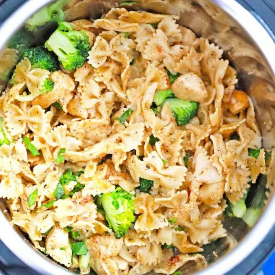 Instant Pot Chicken Broccoli Pasta