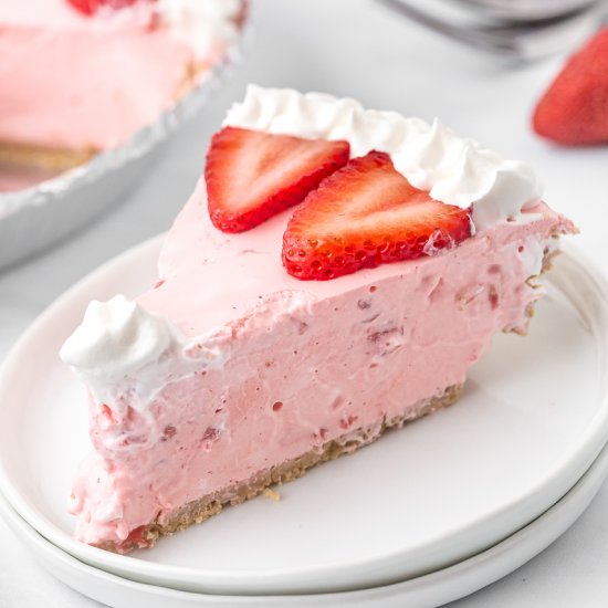 No-Bake Strawberry Jello Pie