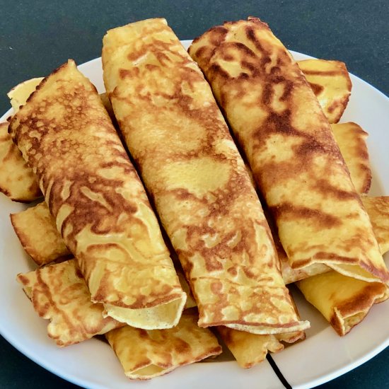 Delicious dessert crêpes