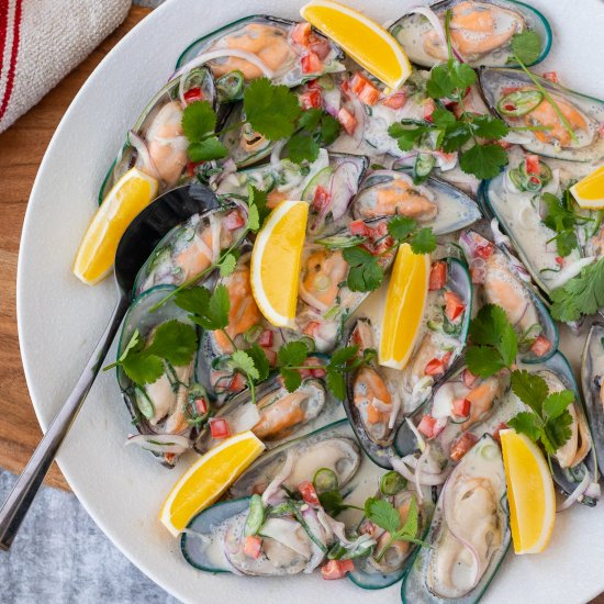 Spicy coconut mussel salad