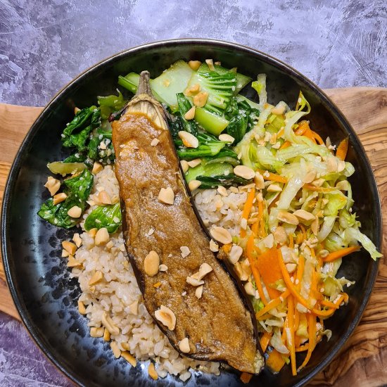 Satay aubergine, bok choi & salad