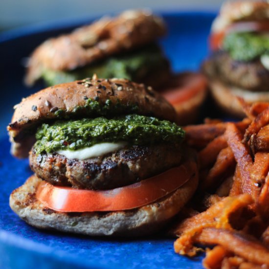 Turkey Burgers w. Basil Vinaigrette