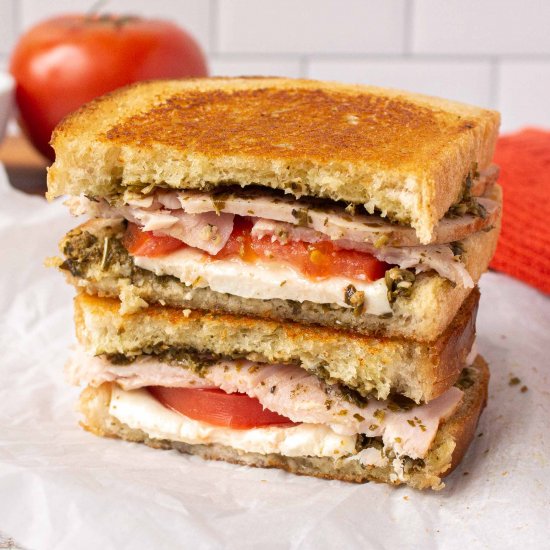 Pesto Turkey Sandwich