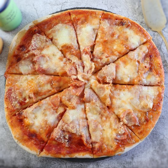 Ham and cheese pizza