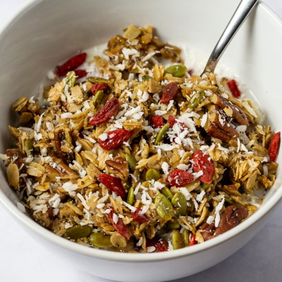 Healthy Coconut Goji Berry Granola