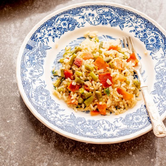 Brown rice and green beans pilaf