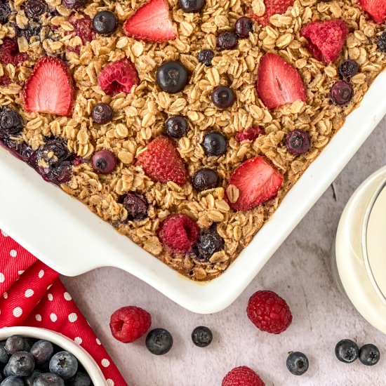 Easy Mixed Berry Baked Oatmeal