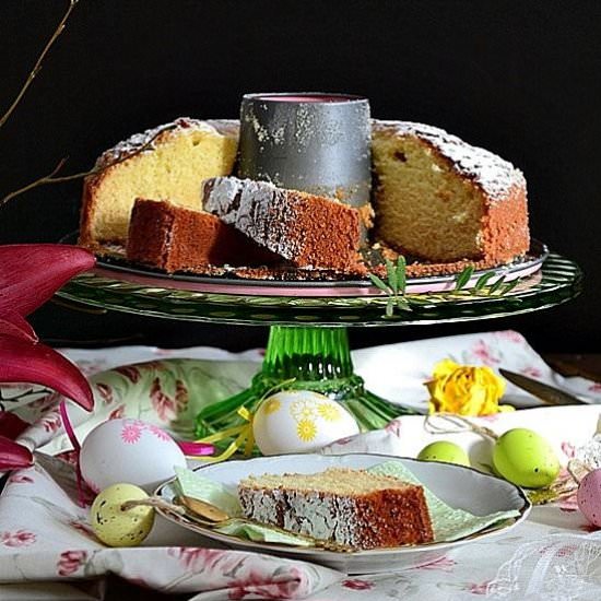 Bundt cake with pudding