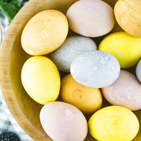 EASTER EGGS DYED WITH ALL-NATURAL D