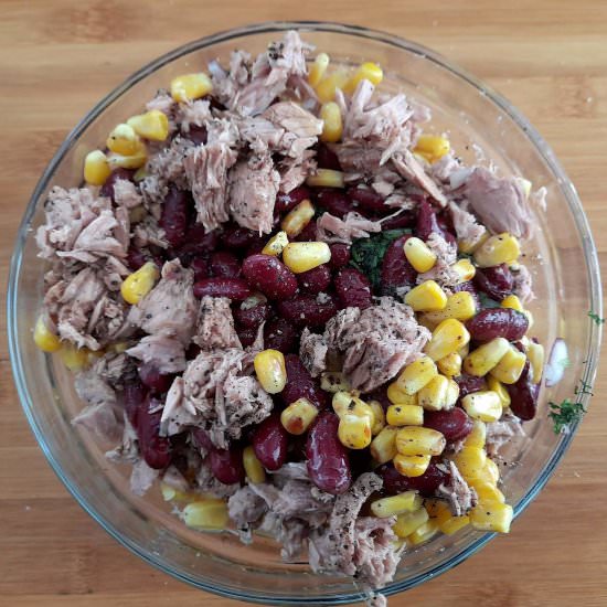 Red bean and tuna salad