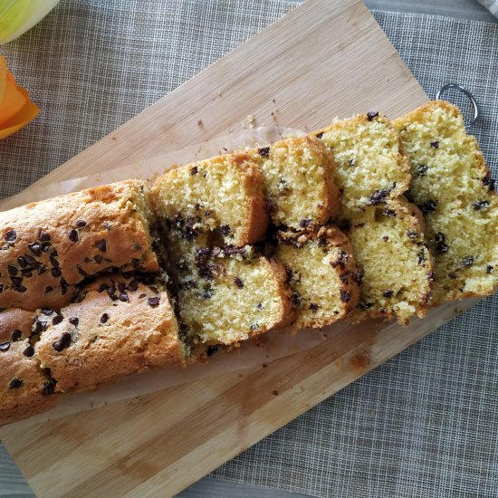 Cream and chocolate chip plumcake