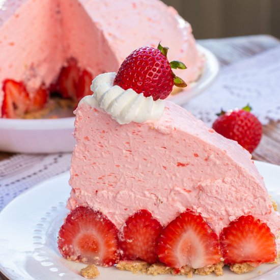 No-Bake Strawberry Cheesecake Pie