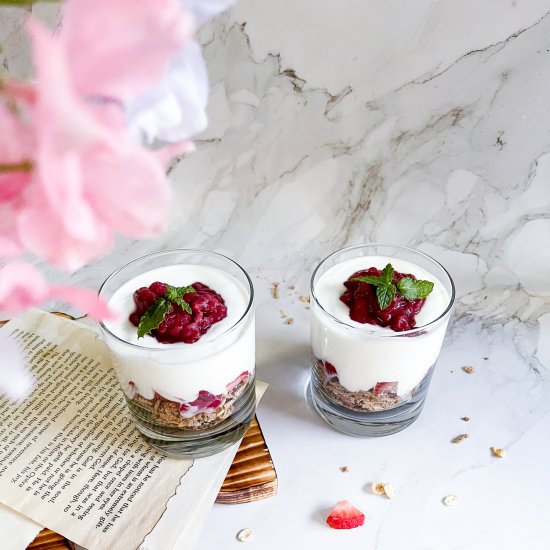 Yogurt Parfait with Granola