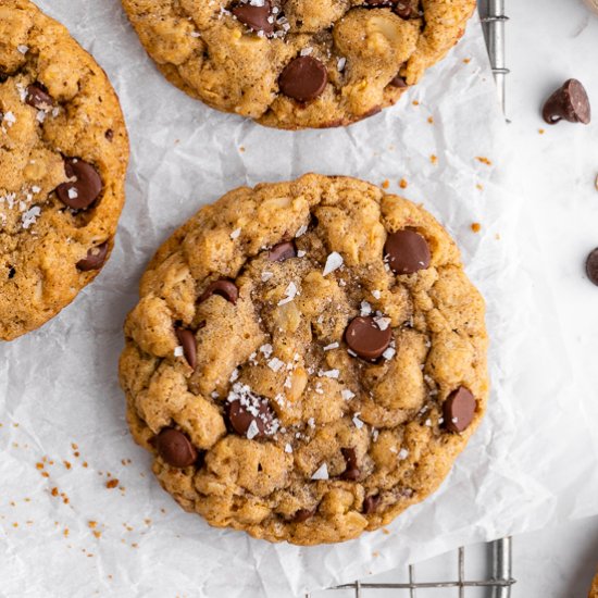 Vegan Oatmeal Chocolate Chip Cookie