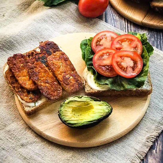 Vegan BLT with Tempeh Bacon