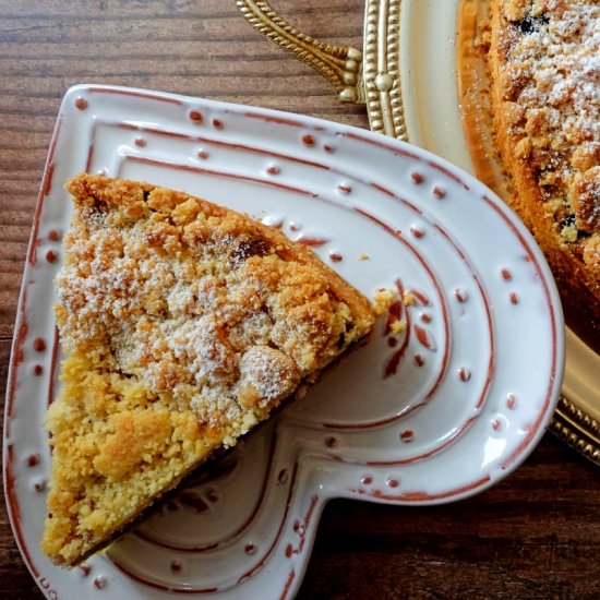 Pistachio and berry crumble pie