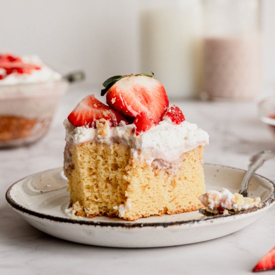 Strawberry Shortcut Cake