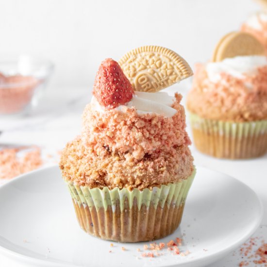 Vegan Strawberry Crunch Cupcakes