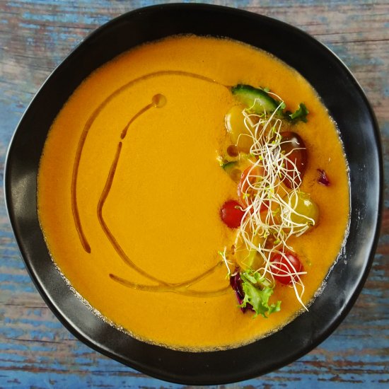 gazpacho Andaluz (Vegan recipe)