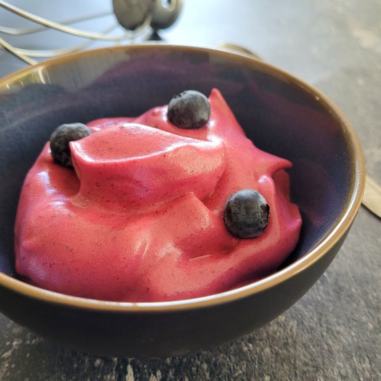 berry mousse with aquafaba