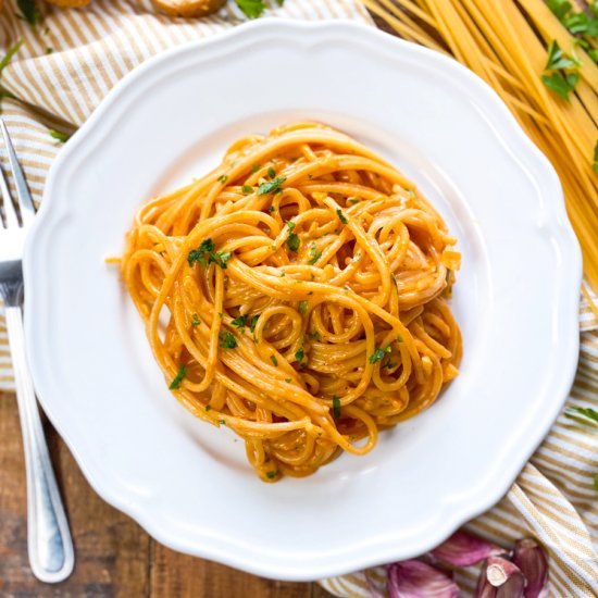 Creamy Garlic & Paprika Spaghetti