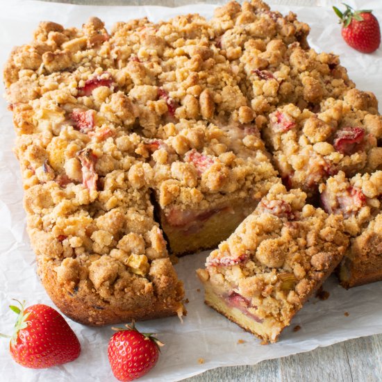 Strawberry Rhubarb Crumb Bars