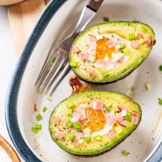 Baked Avocado Egg and Bacon