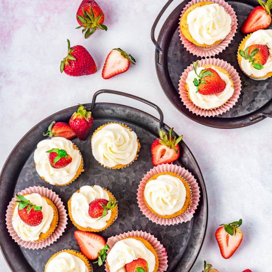 Tres Leches Cupcakes w Strawberries