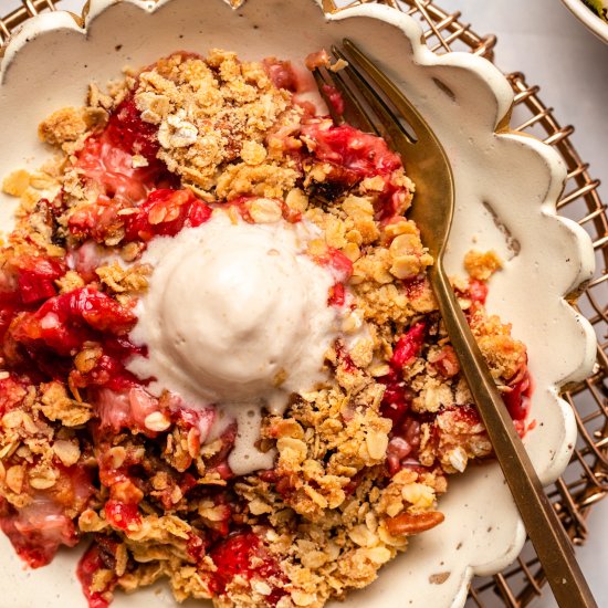 Vegan Strawberry Rhubarb Crisp